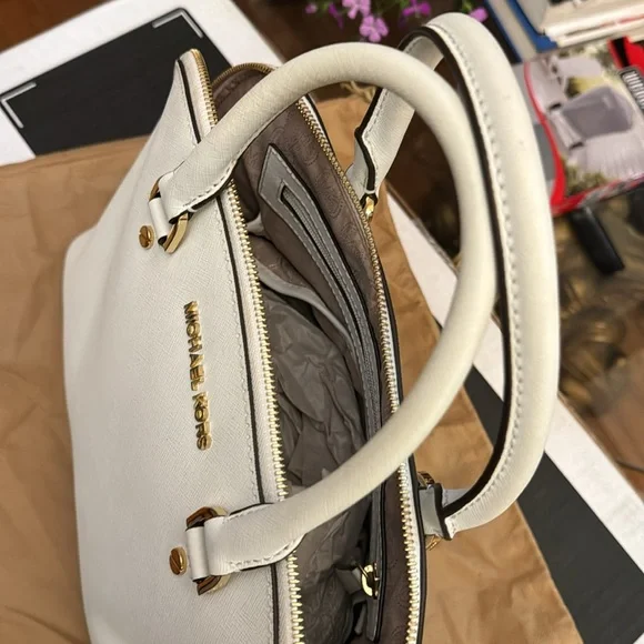 MIcHAEL KORS BEAUTIFUL WHITE BAG - Picture 2 of 5